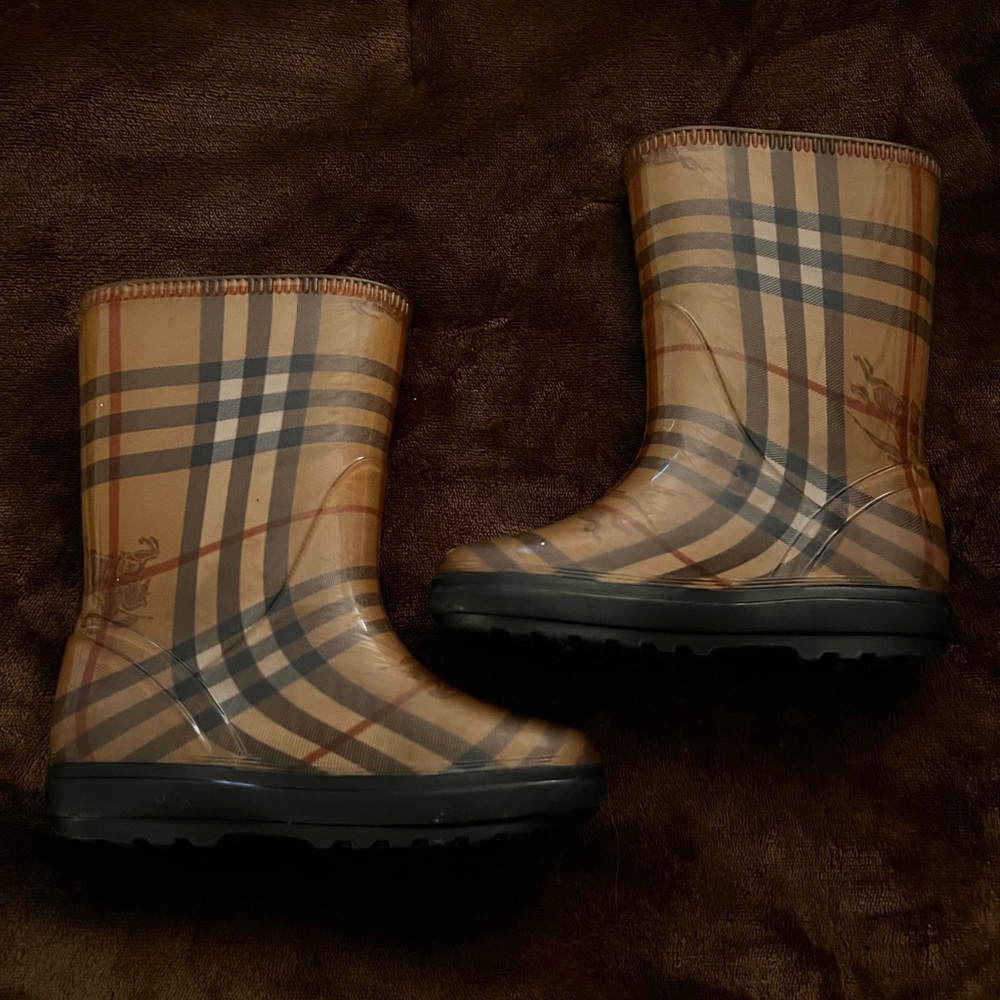 Kids Burberry rain boots for boy or girl good condition only worn twice